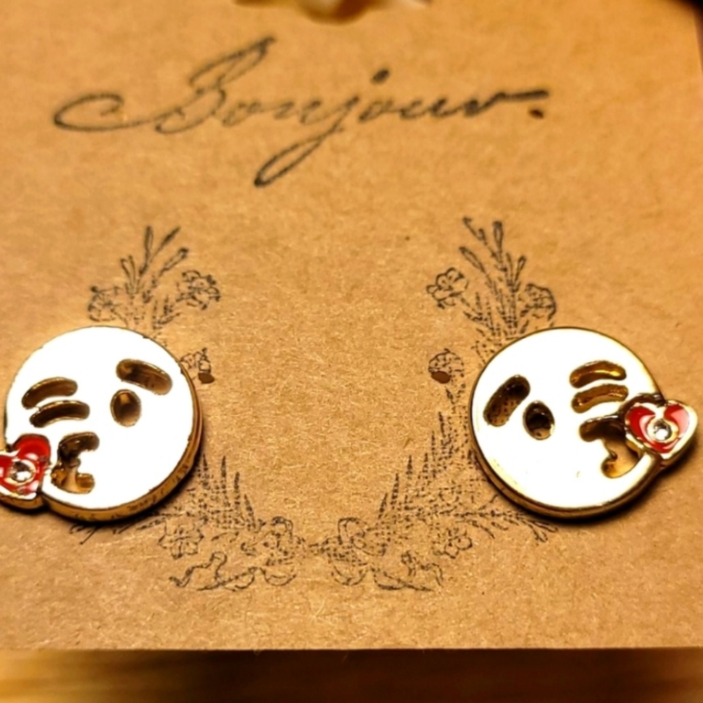 💍😘 Winks and kiss emoji gold tone earrings